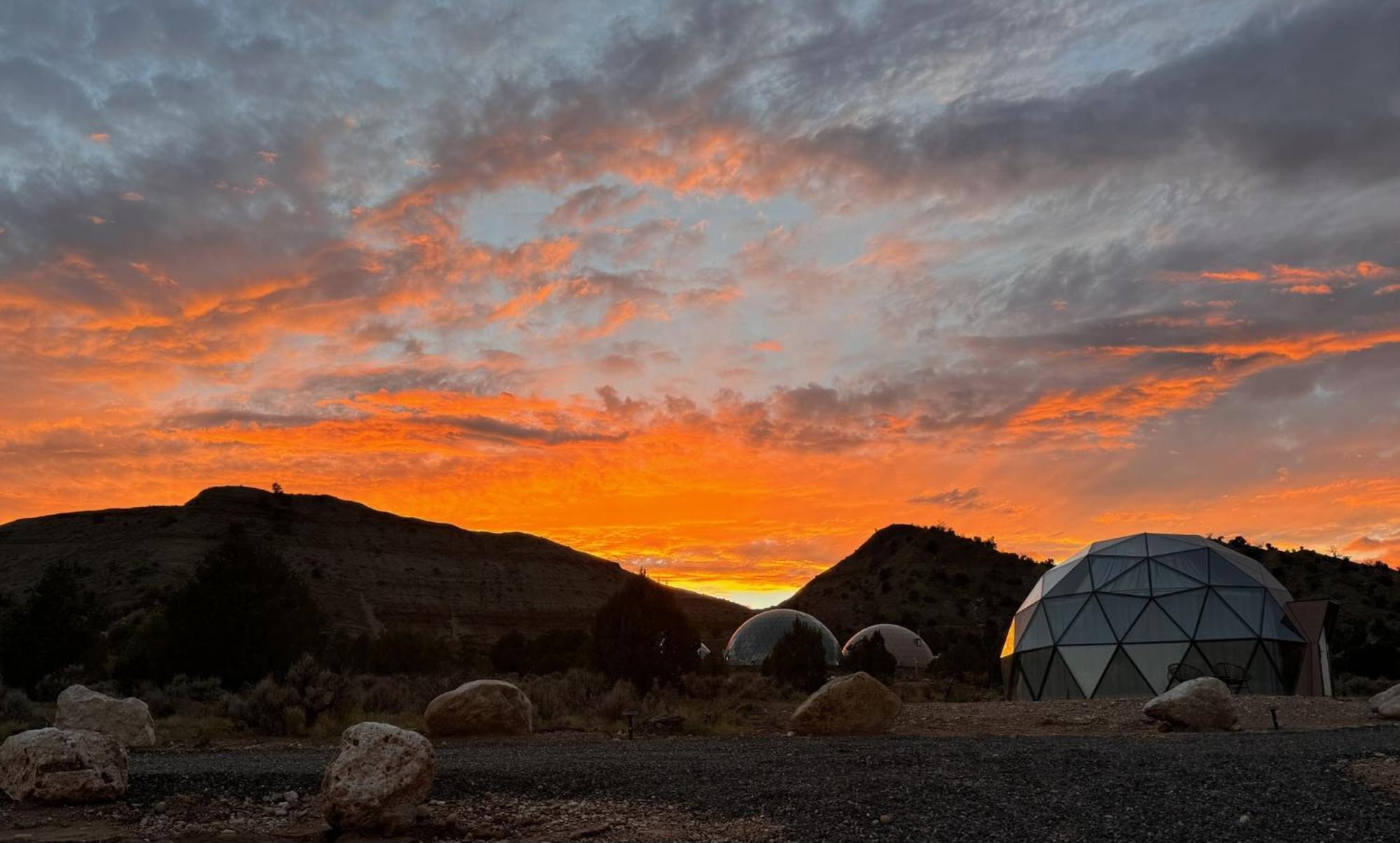 Clear Sky Resorts - Bryce Canyon - Unique Stargazing Domes Канънвил Екстериор снимка
