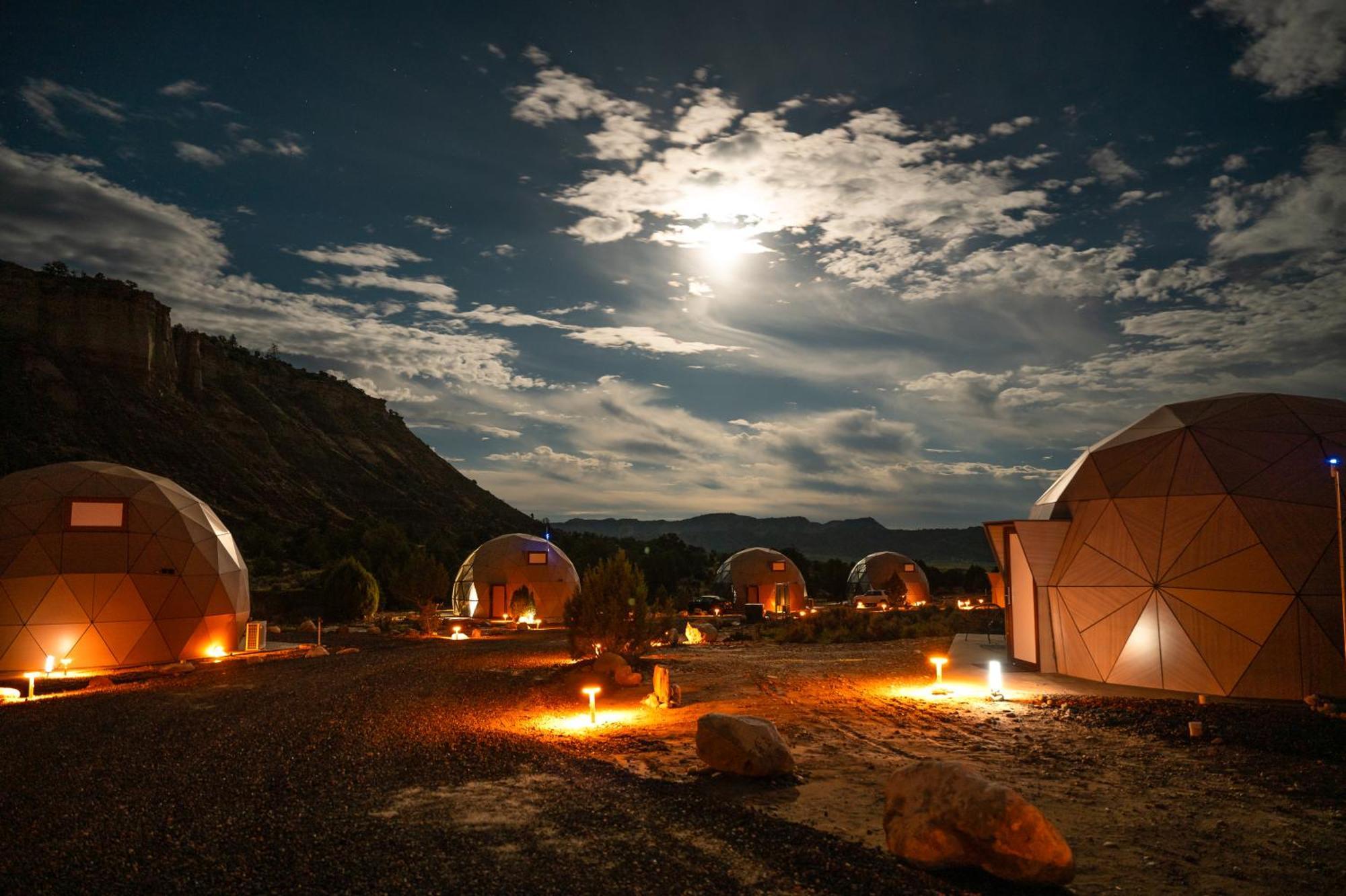 Clear Sky Resorts - Bryce Canyon - Unique Stargazing Domes Канънвил Екстериор снимка